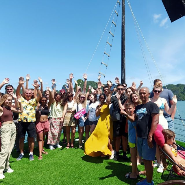 Hanoi: Roundtrip Halong Bay Islands, Caves, Kayaking & Lunch - The boat, guide, and group experience