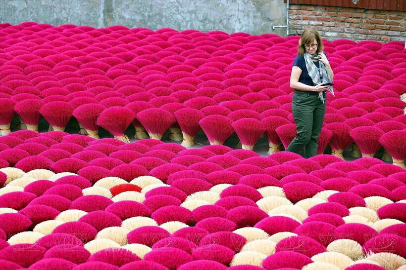 Hanoi's artisan trail:Incense Village,Hat,Lacquer & Train St - Chuong village and the making of the conical hat