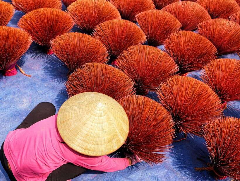 Hanoi's artisan trail:Incense Village,Hat,Lacquer & Train St - Ending at Hanoi Train Street