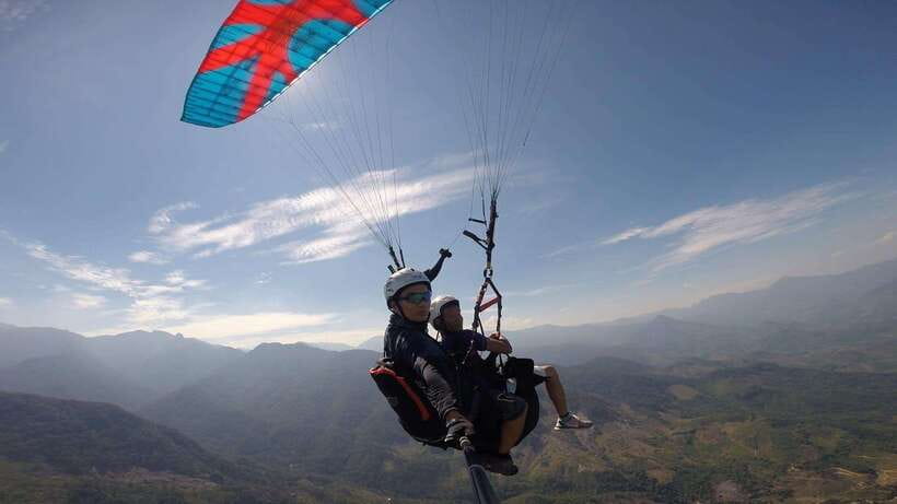 Hanoi Sky Tour: Paragliding - Landing, lunch, and time with the local community