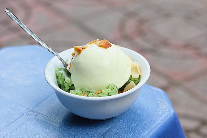 Hanoi Street Food: Small Group Walking Tour with Real Foodie - Meeting at 47 P. Hàng Bông