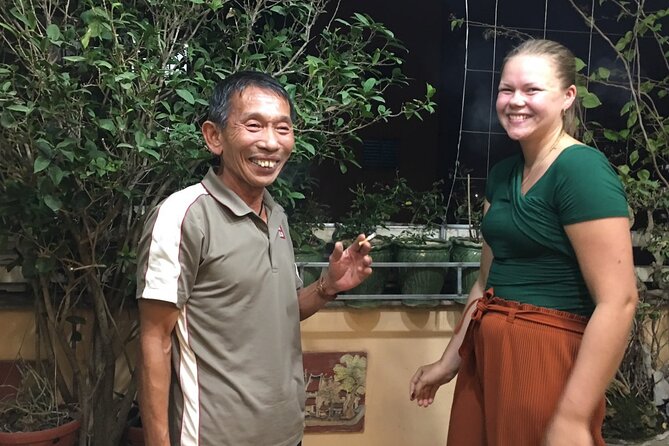 Hanoi Street Food Tour and Hang Out - The Old Quarter stop sets the tone