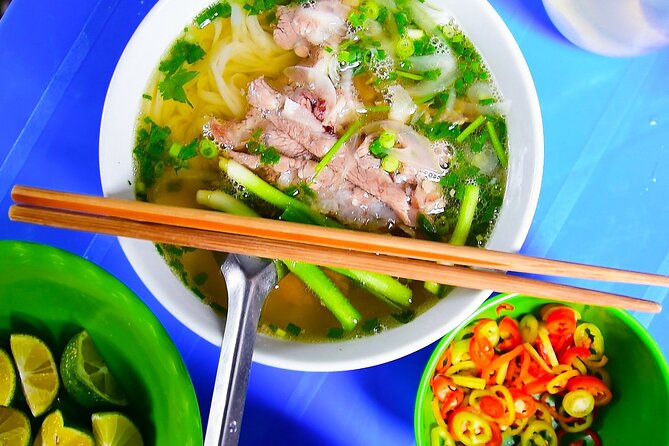 Hanoi street food tour (Private tour) - A short visit to the Ancient House