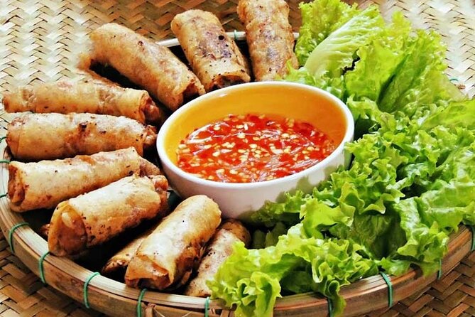 Hanoi Street Food Tour Taste 6 Local Dishes and Drinks - Why this food walk works well in Hanoi