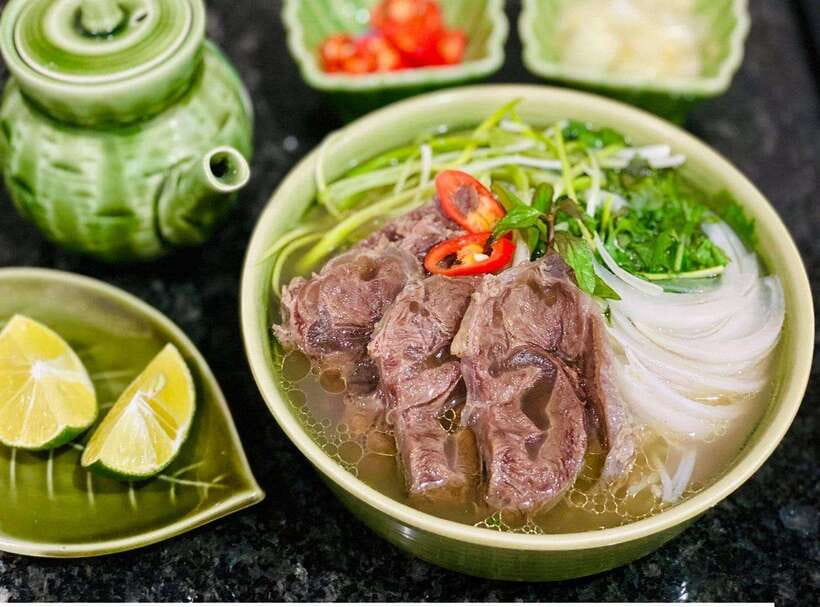 Hanoi: Street Food Tour with Train Street & Hidden Alleyways - Walking the Old Quarter’s narrow lanes
