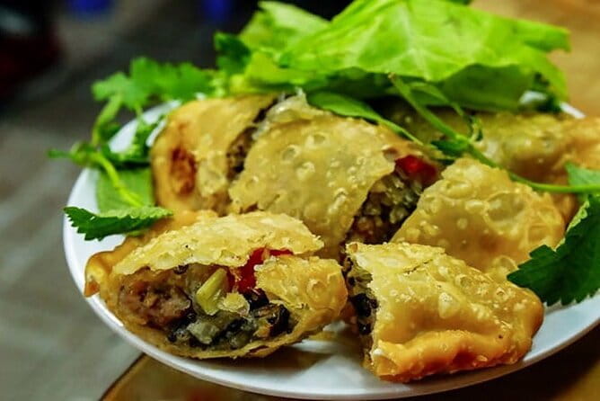 Hanoi street food walking and train street visit - Walking conditions and evening comfort