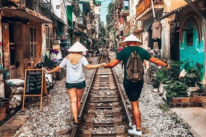 Hanoi street food walking and train street visit - Who will get the most from this tour