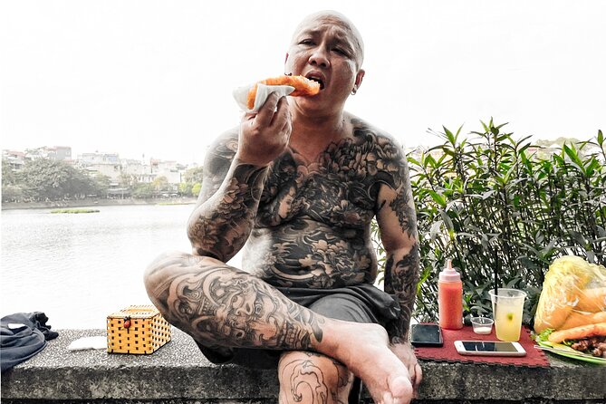 Hanoi Street Photography with a Pro – Phone & Camera - Phone photography is taken seriously