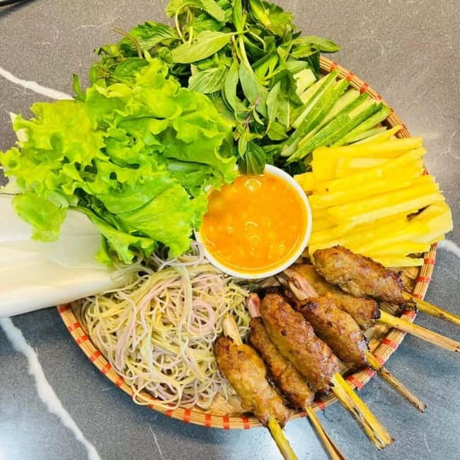 Hanoi Stroll & "Rolling" Street Food Walking Tour - Why cuốn makes a good first food tour in Hanoi