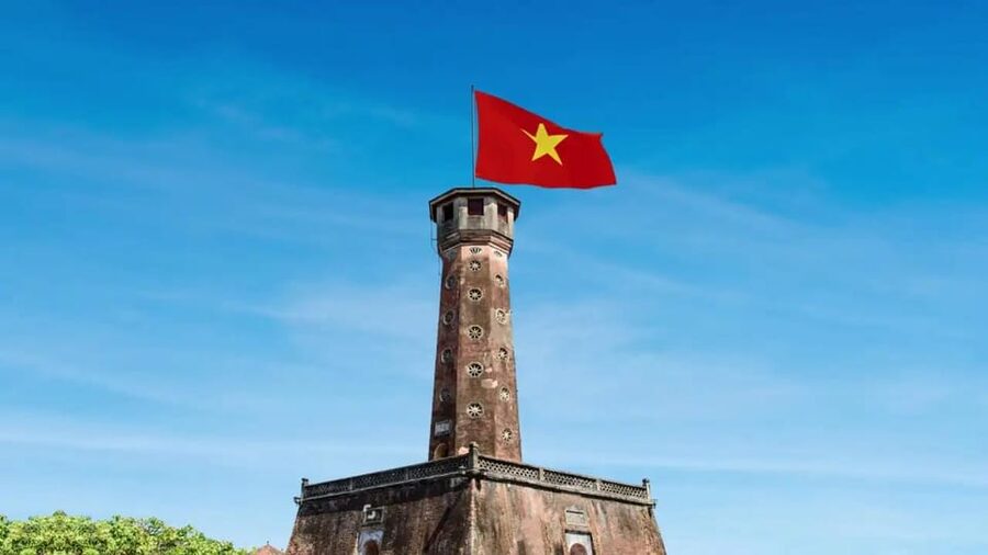 Hanoi: Sunset Highlights Tour with Ao Dai Costume - The guide can make or break a short tour