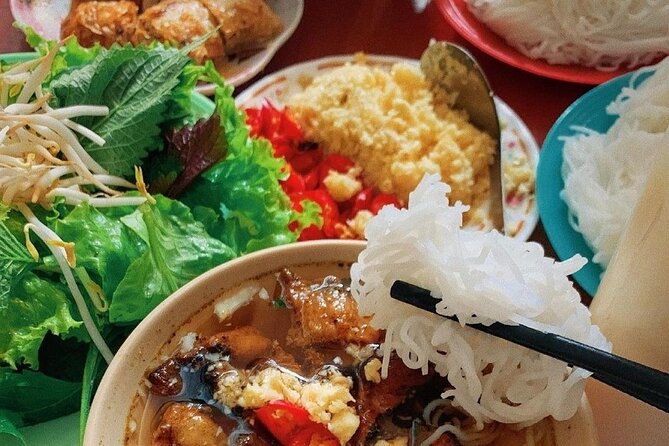 Hanoi The Best Street Food Experience | VEGETARIAN OPTION - Starting in Hanoi’s Old Quarter