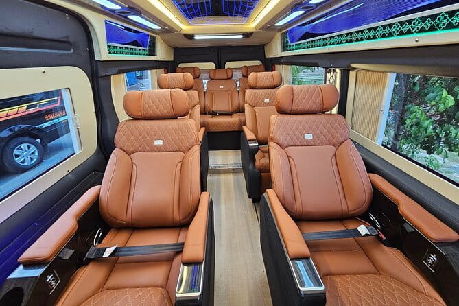 Hanoi to Halong Bay Limousine Bus Transfer - Identifying the right vehicle and driver