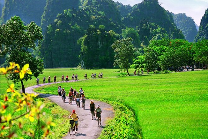 Hanoi to Ninh Binh 1 day: Trang An - Tam Coc - Mua Cave - Hoa Lu - Hoa Lu temples and a bicycle ride through the countryside