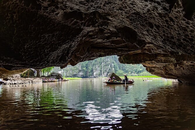 Hanoi to Ninh Binh Day Trip: Mua Cave, Trang An Boat Ride - Lunch - Trang An by sampan, the day’s most peaceful hour