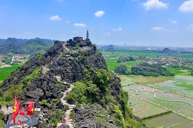 Hanoi to Ninh Binh: Hoa Lu, Trang An Boat & Mua Cave Day Tour - A local buffet with goat on the menu