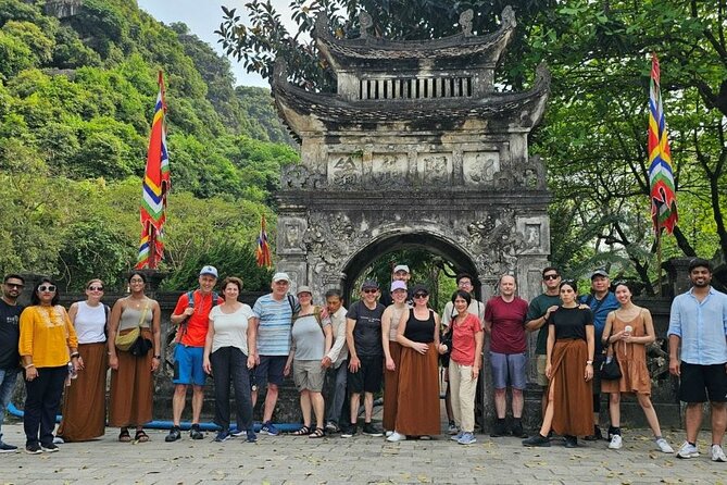Hanoi to Ninh Binh: Hoa Lu, Trang An Boat & Mua Cave Day Tour - Mua Cave and the nearly 500-step climb