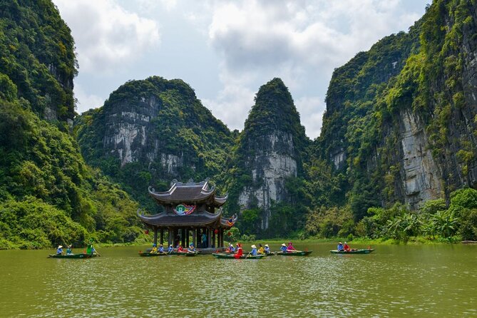 Hanoi to Ninh Binh: Hoa Lu, Trang An Boat & Mua Cave Day Tour - Guide service and the small details that matter