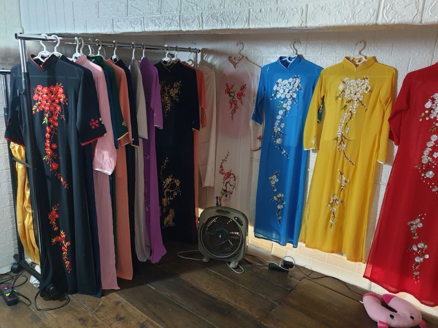 Hanoi: Traditional Ao Dai Dress and Non La Hat Rental - What the $9 price really gives you