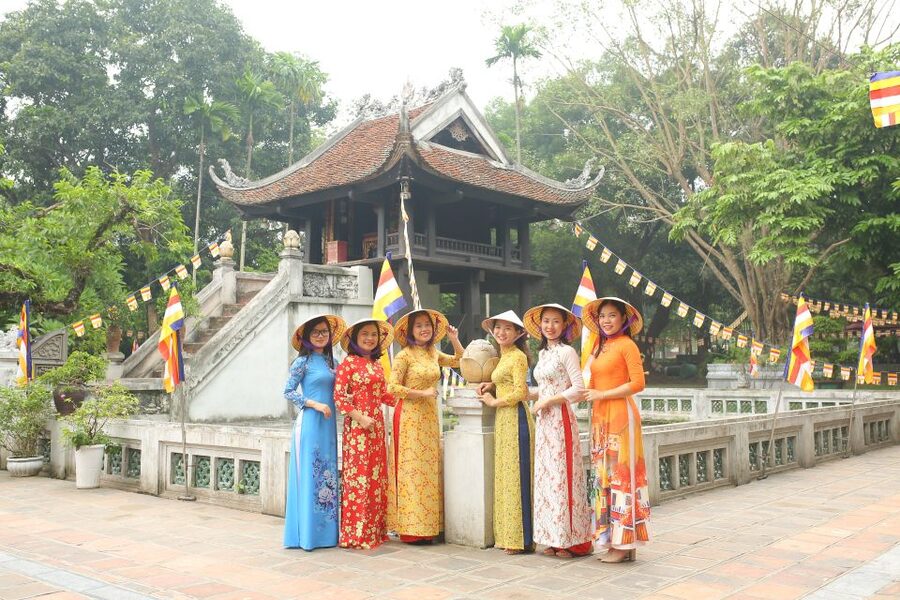 Hanoi: Traditional Ao Dai Dress and Non La Hat Rental - How to dress for comfort