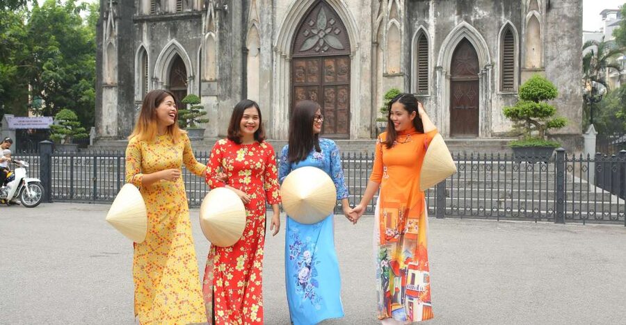 Hanoi: Traditional Ao Dai Dress and Non La Hat Rental - Choosing an Ao Dai that fits properly