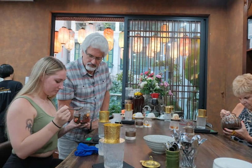 Hanoi Ultimate Coffee Workshop: Make, Learn & Taste - A stop at a local café and food afterward