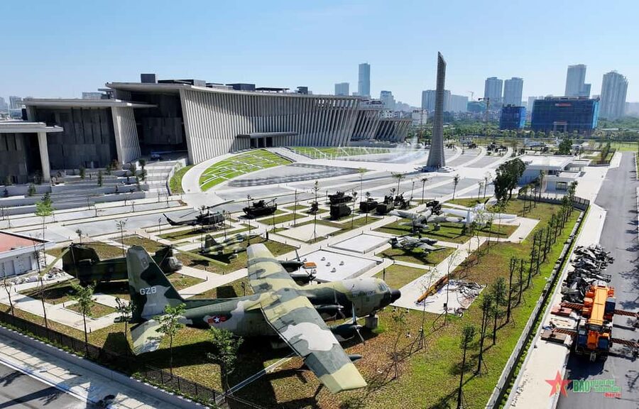 Hanoi: Vietnam Military History Museum and Hanoi Museum Tour - Two museums, two very different views of Hanoi