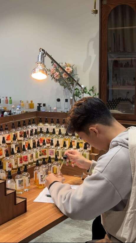 Hanoi: Vietnam Scents Perfumery Class - Building a perfume formula with guidance