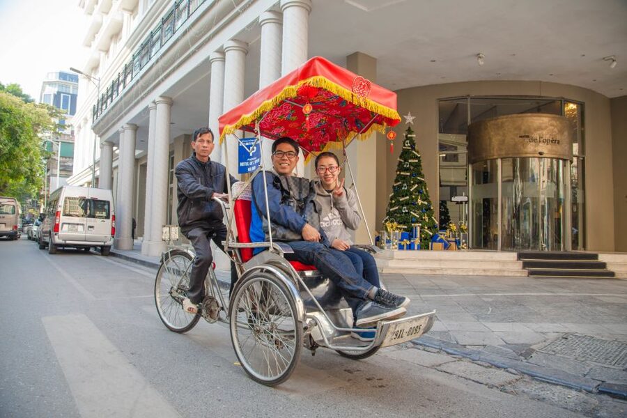 Hanoi Walking Street Food Tour & Cyclo Ride - Walking the Old Quarter between meals