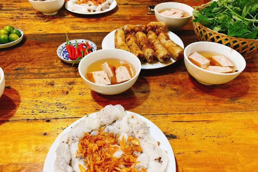 Hanoi: Walking Street Food Tour & Train Street w/Local Guide - Three hours through the Old Quarter