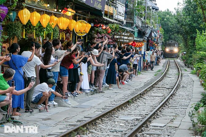 Hanoi Walking Street Food Tour with Train Street - Key points at a glance