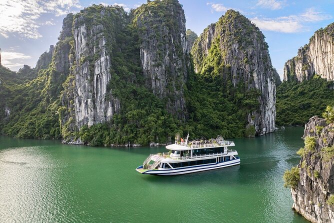 Hercules Grand Day Cruise Tour, Sung Sot Cave,Titop, Luon Cave - A long but efficient day from Hanoi