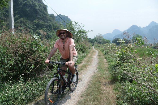 Hidden Ninh Binh Luxury Full Day Group Tour (Tam Coc - Hoa Lu) - Tam Coc by small rowboat