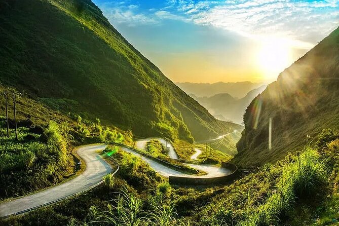 High Quality Small Group Ha Giang Loop Car Tour 2 Days 2 Nights - Ma Pi Leng Pass and the Nho Que River