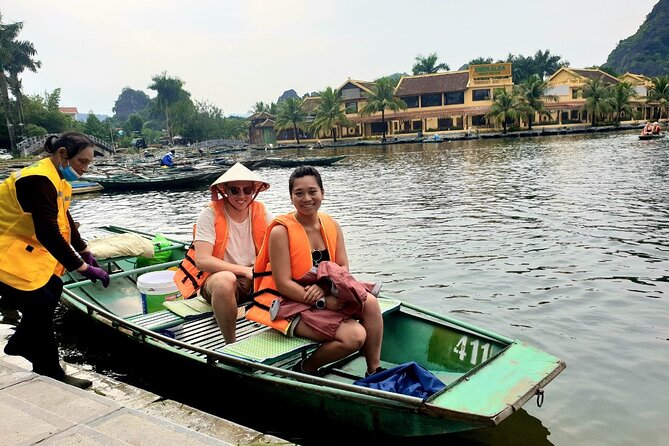Highlight Ninh Binh Full Day Tour Tam Coc Boat, Mua Cave, Hoa Lu - What the $41 price really includes