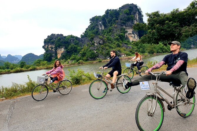 Highlight Ninh Binh Full Day Tour Tam Coc Boat, Mua Cave, Hoa Lu - Who should book this tour