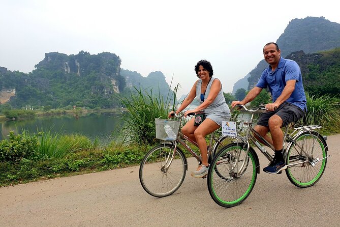 Highlight Ninh Binh Full Day Tour Tam Coc Boat, Mua Cave, Hoa Lu - A village bike ride through the Ninh Binh countryside