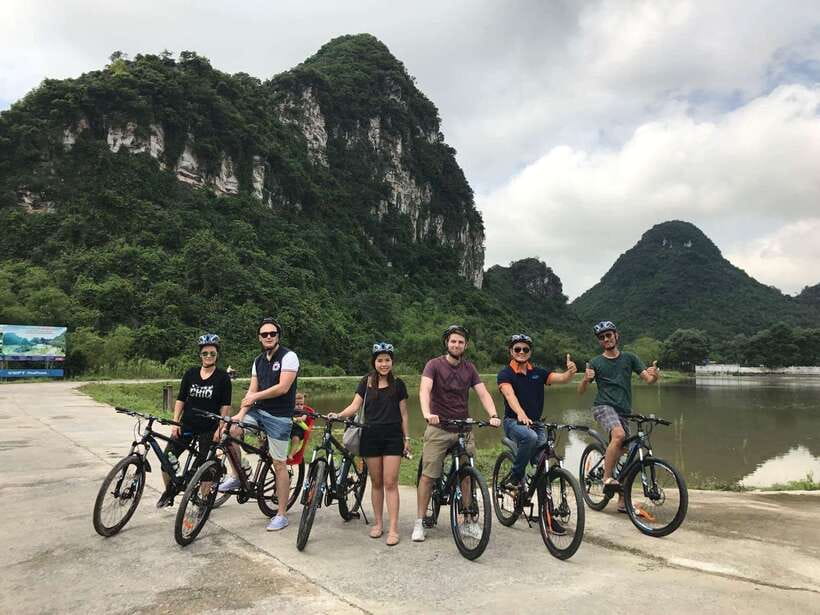 Hoa Lư and Tam Cốc with Bike Ride and Family Visit - The limousine bus and the long return to Hanoi