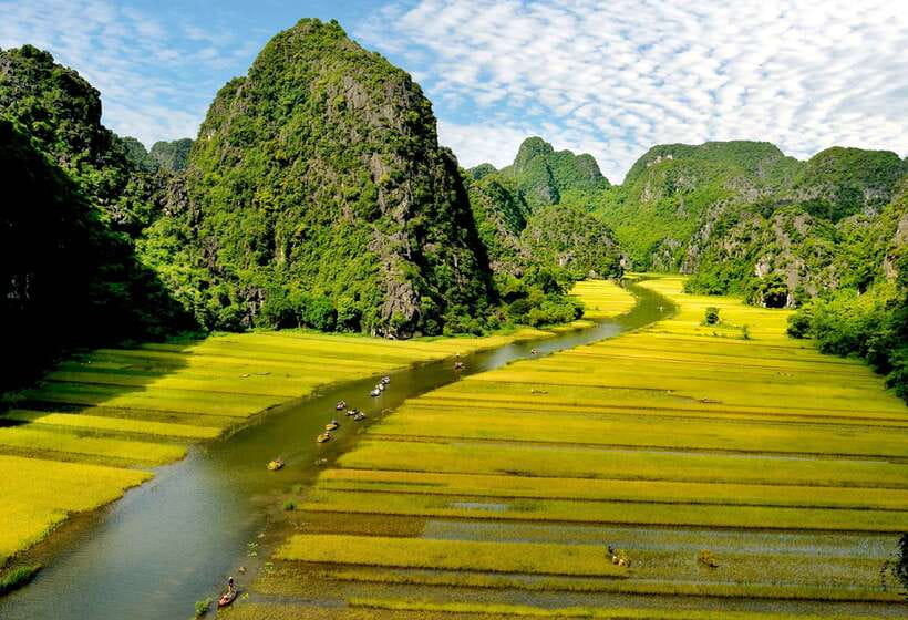 Hoa Lư and Tam Cốc with Bike Ride and Family Visit - The morning ride through Tam Coc villages