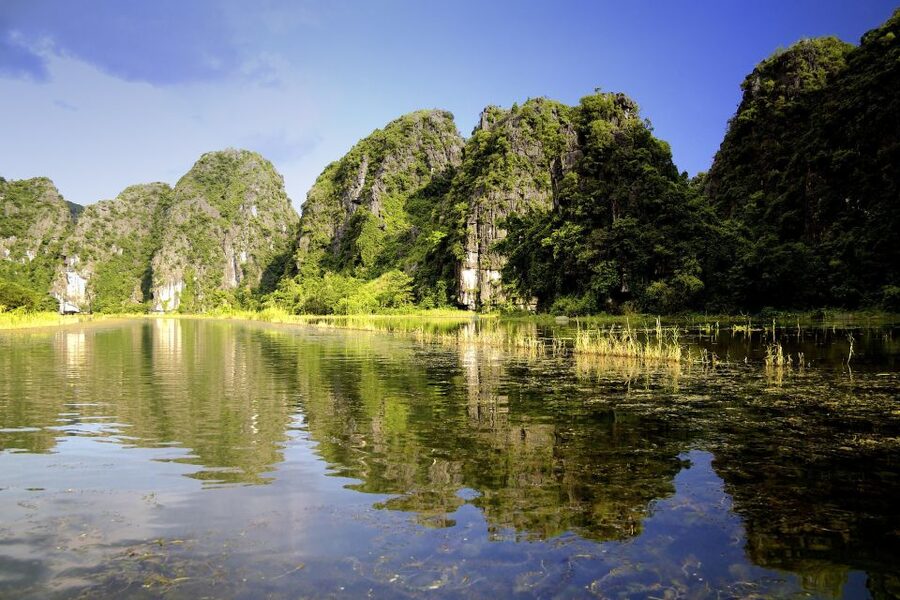 Hoa Lu, Mua Cave and Trang An Small-Group Boat Tour - Buffet lunch with local dishes