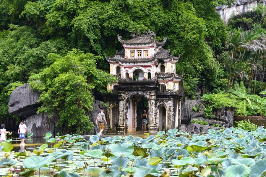 Hoa Lu-Mua Cave-Tam Coc-Bich Dong-Thung Nham National Park - Bich Dong Pagoda and its 200 steps