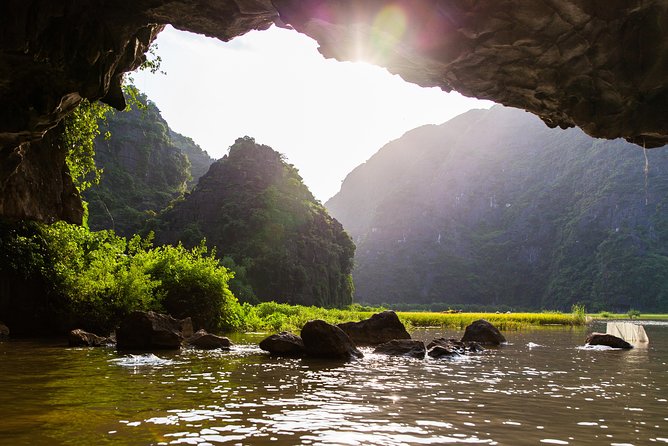 Hoa Lu - Mua Cave - Tam Coc/Trang An - DELUXE Small Group Tour - Mua Cave and the 500-step viewpoint