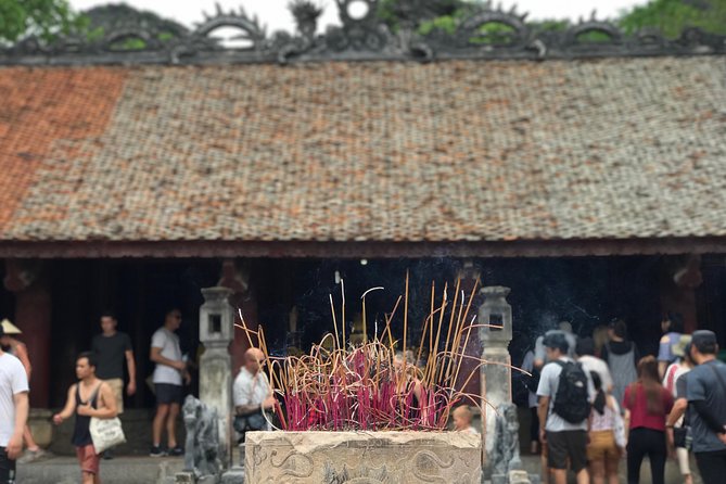 Hoa Lu - Mua Cave - Tam Coc/Trang An - DELUXE Small Group Tour - Vietnamese lunch after the climb