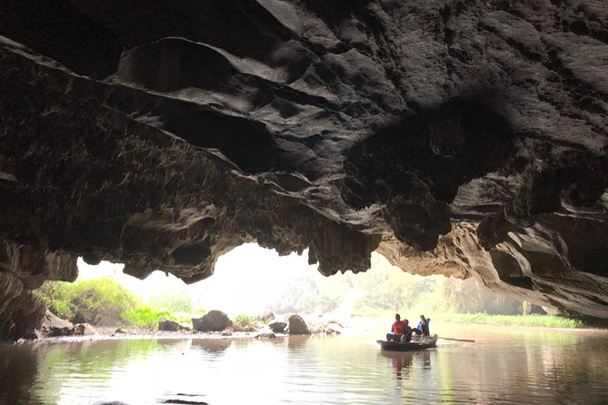 Hoa Lu - Mua Cave - Tam Coc/Trang An - DELUXE Small Group Tour - Two hours through Trang An or Tam Coc