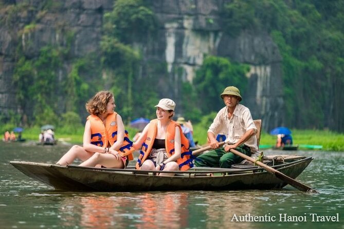 Hoa Lu Tam Coc 1 Day Group Tour (Biking- Boating-Cave Exploring) - Lunch before the Tam Coc boat ride
