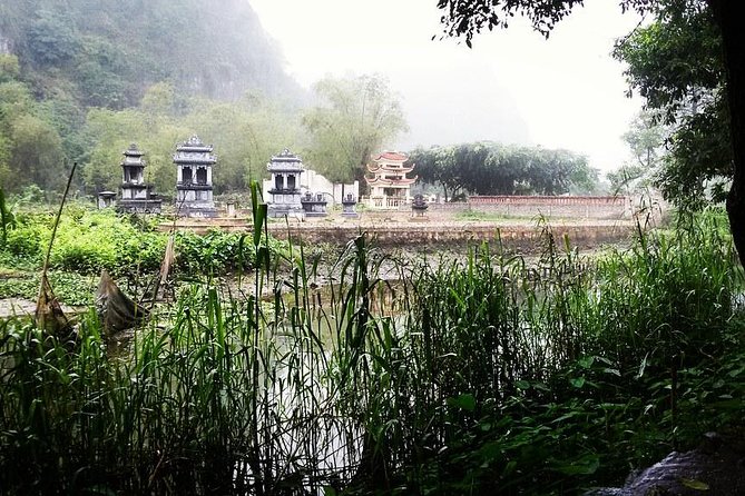 Hoa Lu - Tam Coc 1 Day Tour - Hoa Lu, Vietnam’s former capital