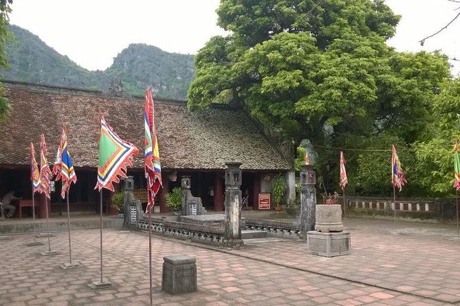 Hoa Lu - Tam Coc boat Trip and Mua Cave - Tam Coc by boat, through three caves