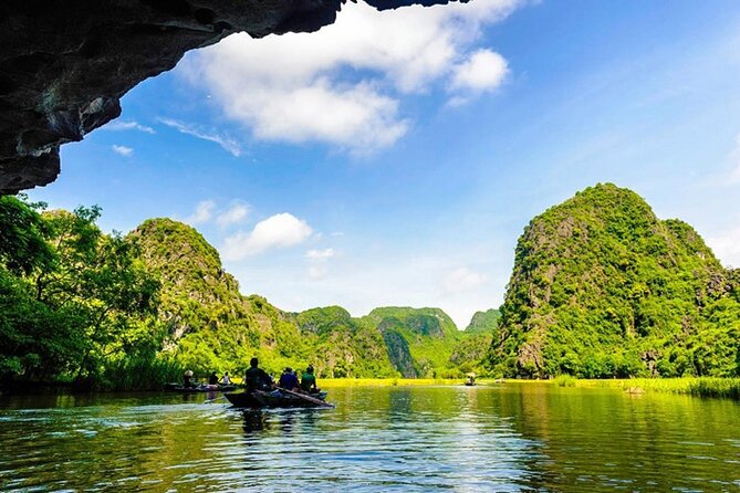 Hoa Lu - Tam Coc boat Trip and Mua Cave - Hoa Lu and Vietnam’s royal beginnings
