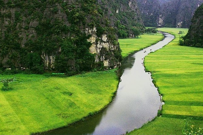 Hoa Lu Tam Coc Full-Day DELUXE Tour Including BUFFET LUNCH & River Boat Ride - Bich Dong Pagoda and the optional bike ride