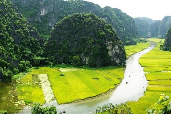 Hoa Lu Tam Coc Full-Day DELUXE Tour Including BUFFET LUNCH & River Boat Ride - The bus ride is the main compromise