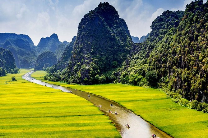 Hoa Lu Tam Coc Full-Day DELUXE Tour Including BUFFET LUNCH & River Boat Ride - The buffet lunch: convenient, filling, and not for every palate